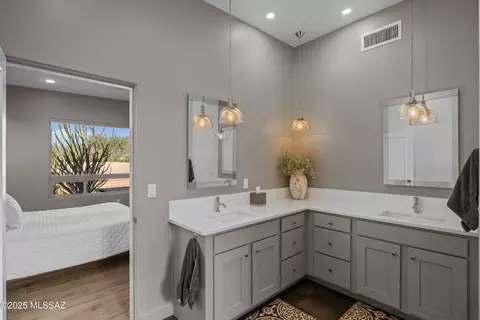 Bath - 8251 S Circle C Ranch Rd, Vail, AZ 85641 photo 2 of 6