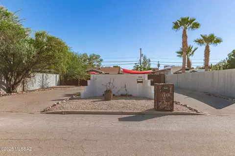 2556 E Linden St, Tucson, AZ 85716