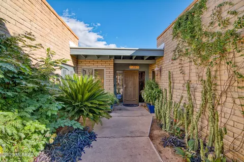 8021 E Birwood Rd, Tucson, AZ 85750
