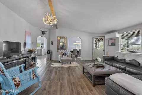 Living - 1550 W Eagle Way, Amado, AZ 85645 photo 2 of 4