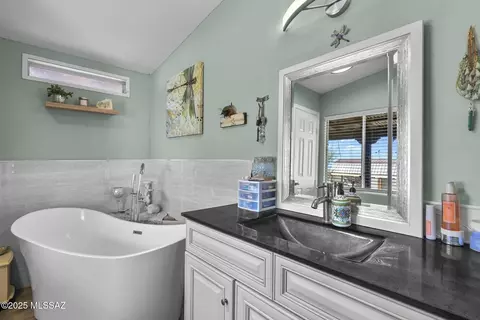 Bath - 1550 W Eagle Way, Amado, AZ 85645 photo 1 of 3