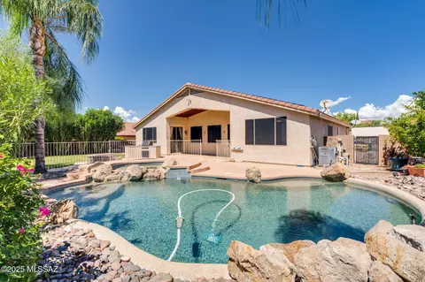 8748 E La Palma Dr, Tucson, AZ 85747