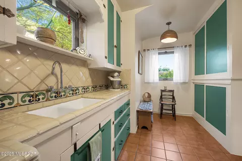 Kitchen - 2001 E 8th St, Tucson, AZ 85719 photo 2 of 4