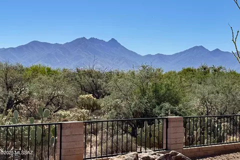 936 N Rams Head Rd, Green Valley, AZ 85614