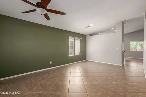Living - 9494 E Paseo Del Parque, Tucson, AZ 85747 photo 5 of 6