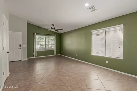 Living - 9494 E Paseo Del Parque, Tucson, AZ 85747 photo 4 of 6