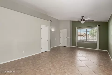 Living - 9494 E Paseo Del Parque, Tucson, AZ 85747 photo 3 of 6