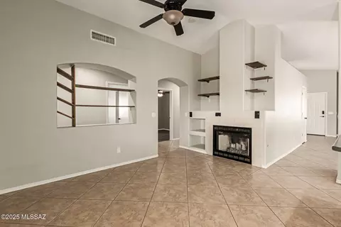 Living - 9494 E Paseo Del Parque, Tucson, AZ 85747 photo 1 of 6
