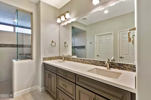 Bath - 59799 E Juniper Rd, Oracle, AZ 85623 photo 1 of 2