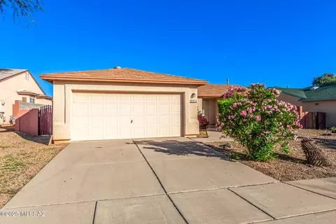 7973 S Teaberry Ave, Tucson, AZ 85747