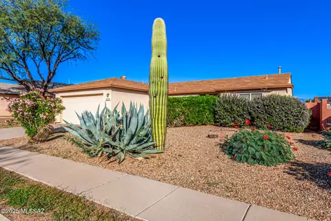 Exterior - 7973 S Teaberry Ave, Tucson, AZ 85747 photo 1 of 3