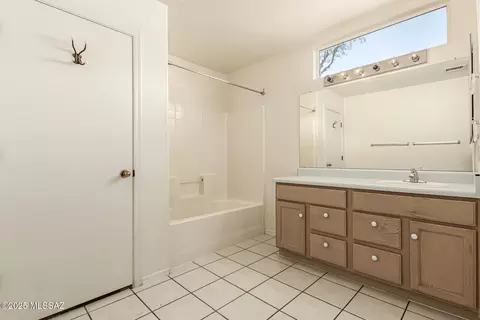 Bath - 7973 S Teaberry Ave, Tucson, AZ 85747 photo 1 of 2