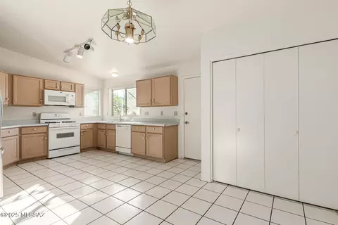Kitchen - 7973 S Teaberry Ave, Tucson, AZ 85747 photo 1 of 5