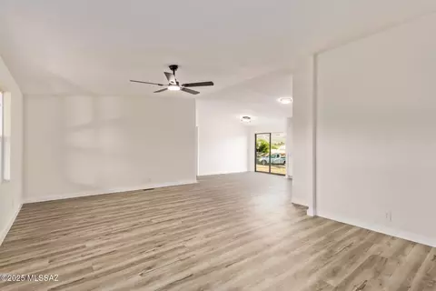 4091 E Swallowtail Ln, Tucson, AZ 85739 photo 8