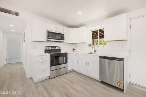 5202 E 24th St, Tucson, AZ 85711 photo 4