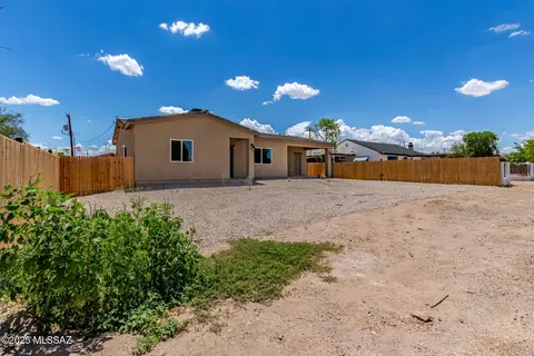 2821 W Roadrunner Rd, Tucson, AZ 85746