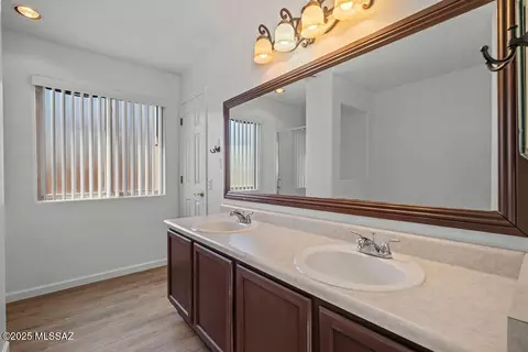 Bath - 8838 E Mountain Spring Dr, Tucson, AZ 85747 photo 2 of 3