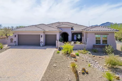 82 Veranera Ct, Tubac, AZ 85646