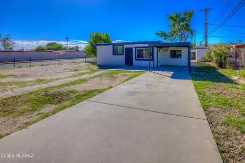 1601 W Circle A Dr, Tucson, AZ 85713