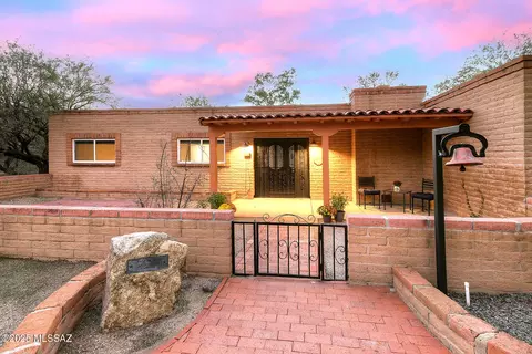 2925 N Longhorn Dr, Tucson, AZ 85749