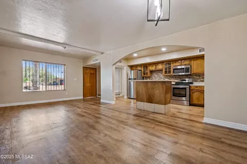 Living - 2002 E Pinon Dr, Tucson, AZ 85706 photo 3 of 8