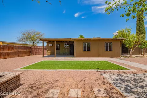 Exterior - 2002 E Pinon Dr, Tucson, AZ 85706 photo 3 of 7