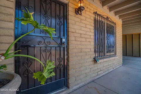 Exterior - 2002 E Pinon Dr, Tucson, AZ 85706 photo 7 of 7