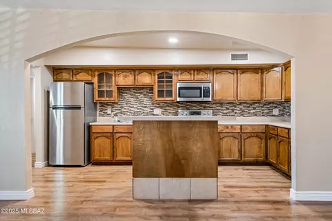 Kitchen - 2002 E Pinon Dr, Tucson, AZ 85706 photo 2 of 4