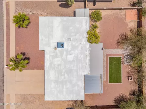 View/Area - 2002 E Pinon Dr, Tucson, AZ 85706 photo 1 of 3