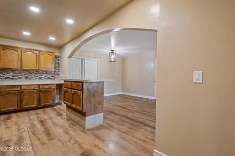 Entry Way - 2002 E Pinon Dr, Tucson, AZ 85706 photo 2 of 2