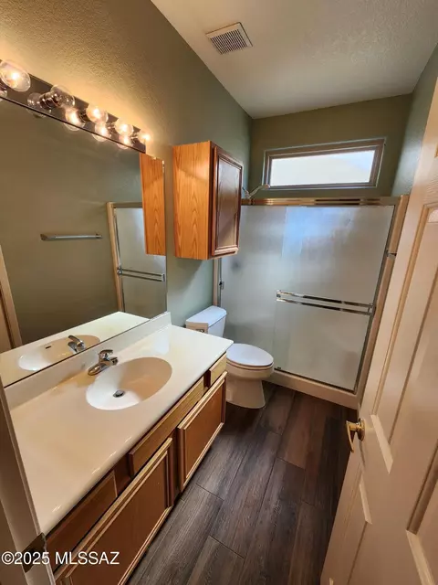 Bath - 7349 E Maritime Dr, Tucson, AZ 85756 photo 3 of 3