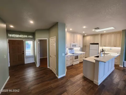 Kitchen - 7349 E Maritime Dr, Tucson, AZ 85756 photo 3 of 5