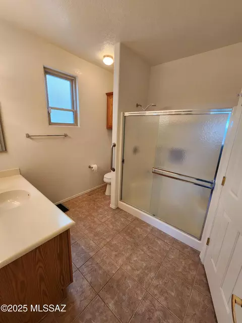 Bath - 7349 E Maritime Dr, Tucson, AZ 85756 photo 1 of 3