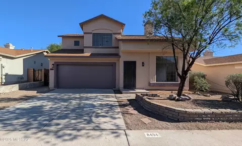 8494 N Winchester Creek Dr, Tucson, AZ 85742