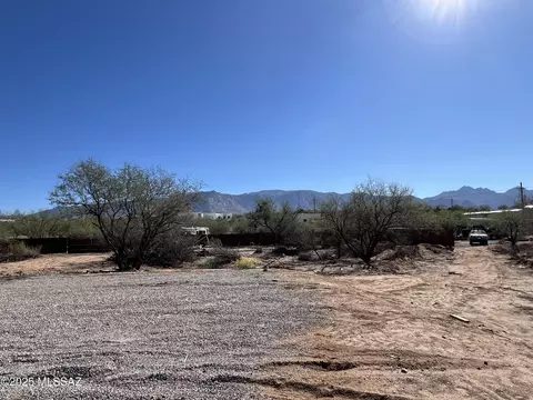 15811 N Twin Lakes Dr, Tucson, AZ 85739