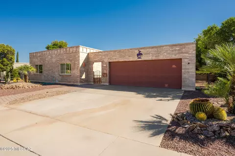 942 N Abrego Dr, Green Valley, AZ 85614