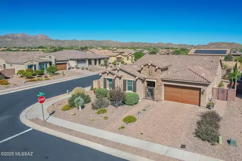 942 W Zebra Tail Ct, Oro Valley, AZ 85755