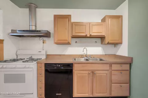 Kitchen - 3370 E 25th St, Tucson, AZ 85713 photo 3 of 5