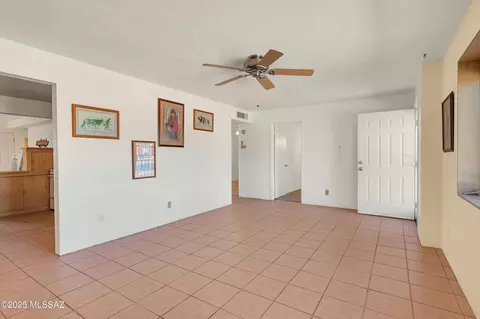 Living - 3370 E 25th St, Tucson, AZ 85713 photo 4 of 5