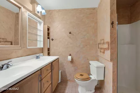 Bath - 3370 E 25th St, Tucson, AZ 85713 photo 1 of 2