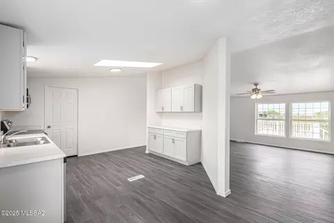 10055 S Big Thunder Dr, Vail, AZ 85641 photo 12