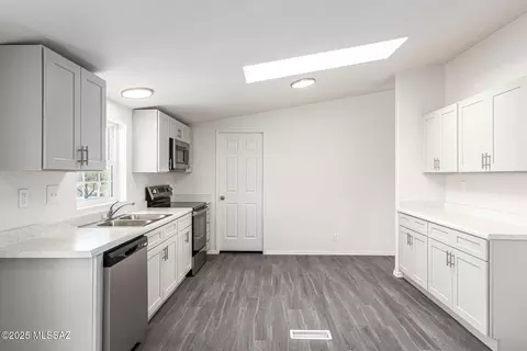 10055 S Big Thunder Dr, Vail, AZ 85641 photo 13