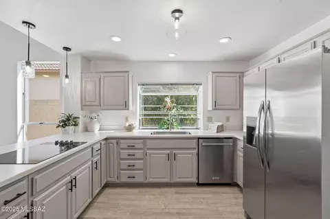 Kitchen - 64384 E Round Robin Ln, Tucson, AZ 85739 photo 2 of 10