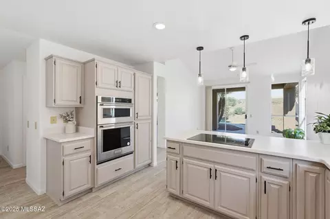 Kitchen - 64384 E Round Robin Ln, Tucson, AZ 85739 photo 5 of 10