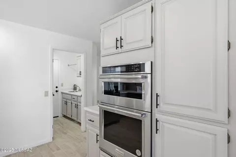 Kitchen - 64384 E Round Robin Ln, Tucson, AZ 85739 photo 7 of 10