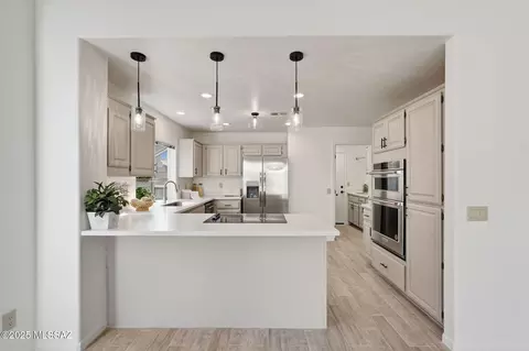 Kitchen - 64384 E Round Robin Ln, Tucson, AZ 85739 photo 8 of 10