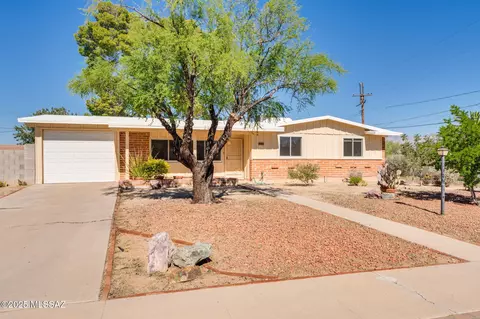 8461 E Timrod St, Tucson, AZ 85710