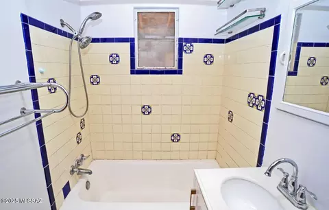 Bath - 2749 N Cortez Pl, Tucson, AZ 85705 photo 2 of 3