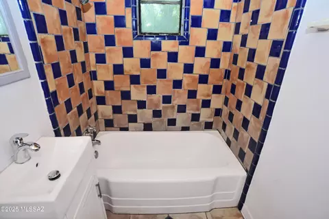 Bath - 2749 N Cortez Pl, Tucson, AZ 85705 photo 3 of 3
