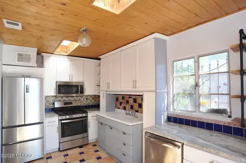 Kitchen - 2749 N Cortez Pl, Tucson, AZ 85705 photo 2 of 4